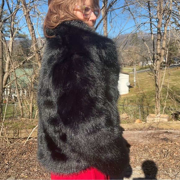 Gorgeous faux black fox fur coat with wide lapel. Size 8-10. - Picture 2 of 11